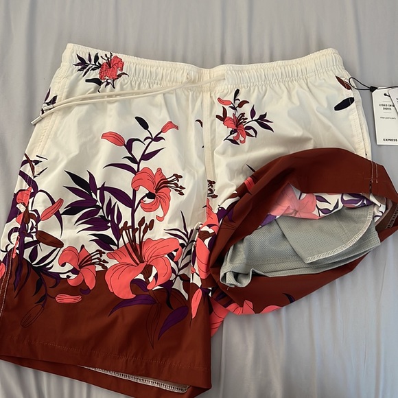 Express : Hybrid swim shorts Multi color Size large - Picture 2 of 4